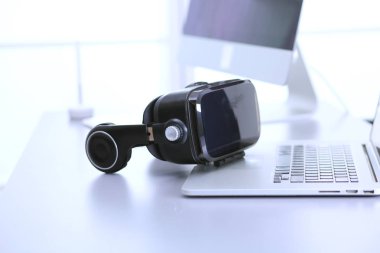 Bilgisayarlı sanal gerçeklik gözlükleri. İş. 3D teknoloji