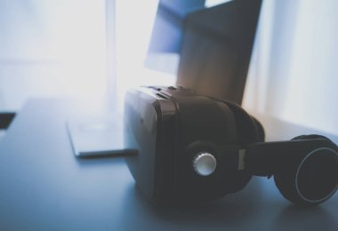 Bilgisayarlı sanal gerçeklik gözlükleri. İş. 3D teknoloji