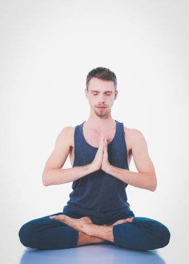 Pratik Yoga bir genç adam. Yoga. Yoga eğitmeni
