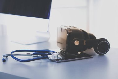 Bilgisayarlı sanal gerçeklik gözlükleri. İş. 3D teknoloji