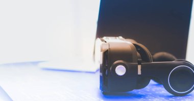 Bilgisayarlı sanal gerçeklik gözlükleri. İş. 3D teknoloji