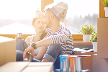 İki katta oturan ev taşıma. Çift