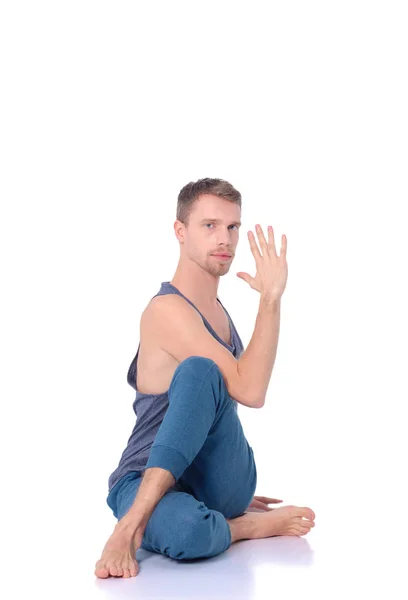 Jonge man het beoefenen van yoga. Yoga. Yoga-instructeur — Stockfoto