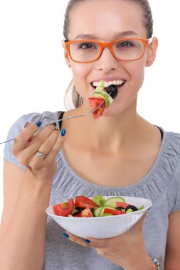 Sağlıklı yemek yiyen güzel bir kız. Güzel kız.