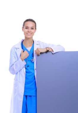 Boş reklam panosu olan bir kadın doktor. Kadın doktor