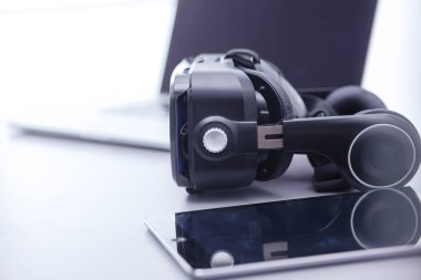 Bilgisayarlı sanal gerçeklik gözlükleri. İş. 3D teknoloji