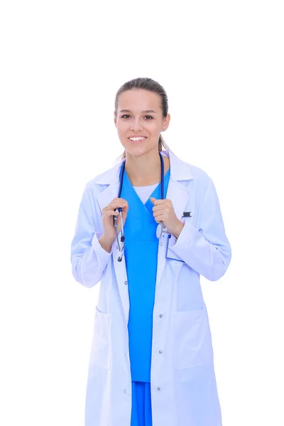 Bella giovane donna in cappotto bianco in posa con mano in tasca. Donna medico — Foto Stock