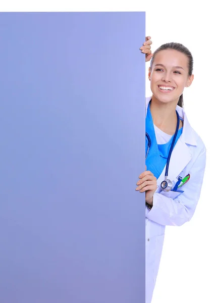 Une femme médecin avec un panneau blanc. Femme médecin — Photo