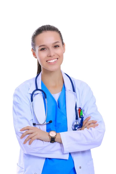 Hermosa joven con abrigo blanco posando con la mano en el bolsillo. Mujer doctora — Foto de Stock