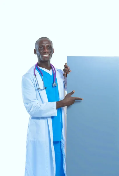 Medico maschio con cartello vuoto. Dottore. Cartellone — Foto Stock