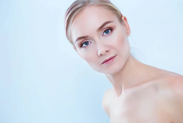 Vacker kvinna Face porträtt skönhet hud vård koncept — Stockfoto