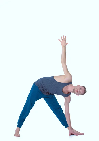 Homem adulto fazendo exercício de ioga no fundo branco — Fotografia de Stock