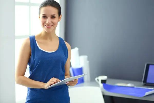 Attractive woman working on a tablet in a home office — Stock Photo, Image