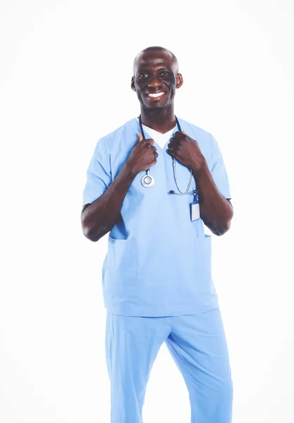 Porträtt av en läkare man stående isolerad på vit bakgrund. Doktorn. Klinik — Stockfoto