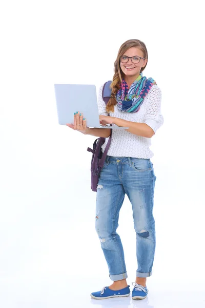 Adolescente sonriente con portátil sobre fondo blanco. Estudiante . —  Fotos de Stock