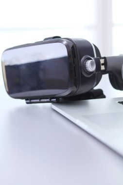 Bilgisayarlı sanal gerçeklik gözlükleri. İş. 3D teknoloji