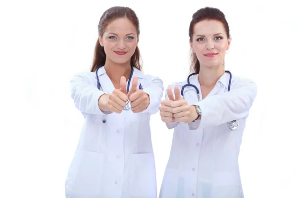 Två unga kvinnliga läkare, stående på sjukhus. Två unga kvinna läkare. — Stockfoto
