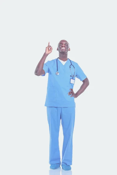 Portret van een arts, geïsoleerd op een witte achtergrond. Dokter. Kliniek. — Stockfoto
