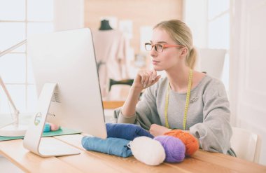 kadın tasarımcı atölye laptop arıyorum
