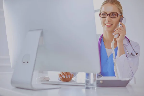 Portrait of female doctor using his mobile phone in the office — Stock Photo, Image