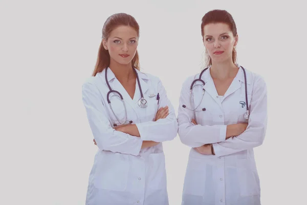 Két fiatal doktornő áll a kórházban. Két fiatal doktornő.. — Stock Fotó