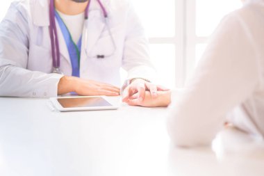 hasta ve doktor ilaç reçete kapat