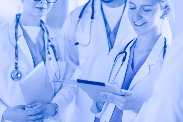 Group of doctors and nurses standing in the hospital room — Stock Photo, Image