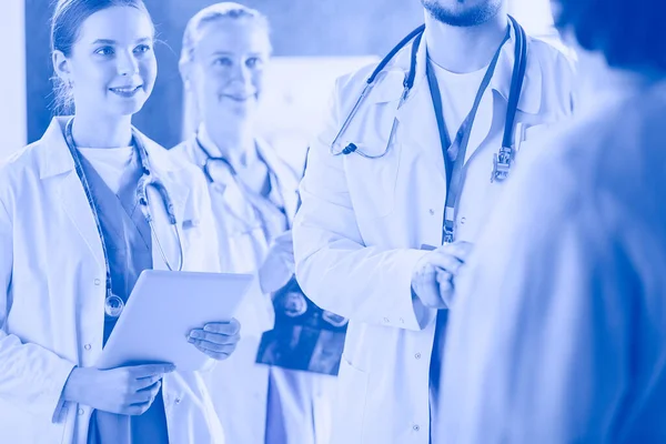 Doctor showing something in his tablet to his medical team — Stock Photo, Image