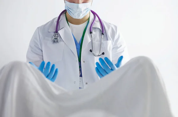 Male obstetrician and scrubs nurse are delivered to the pregnant woman in the delivery room of the hospital — Stock Photo, Image