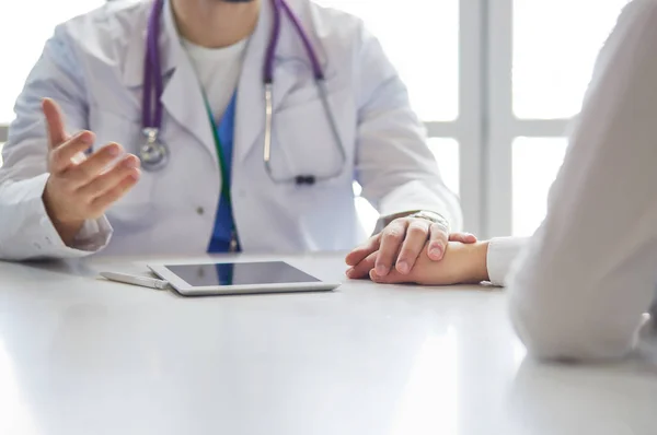 Male doctor comforting patient who is in ambulance — Stock Photo, Image