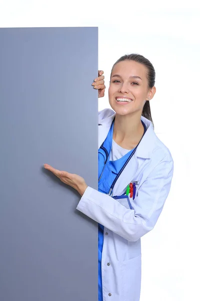 Kobieta z pustym billboardem. Kobieta lekarz — Zdjęcie stockowe