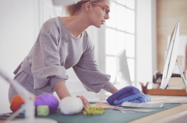 kadın tasarımcı atölye laptop arıyorum