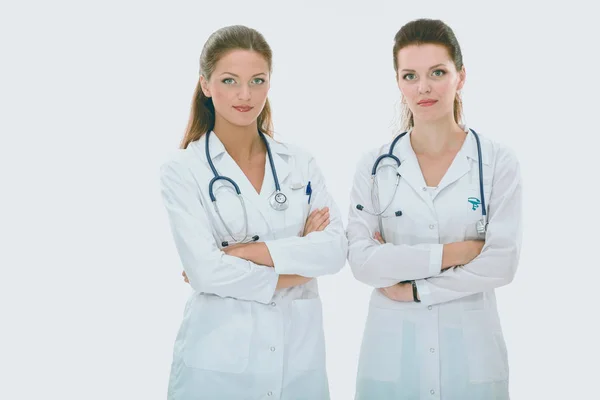 Duas jovens médicas, de pé no hospital. Duas mulheres jovens médico. — Fotografia de Stock