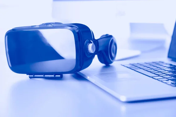Bilgisayarlı sanal gerçeklik gözlükleri. İş. 3D teknoloji — Stok fotoğraf