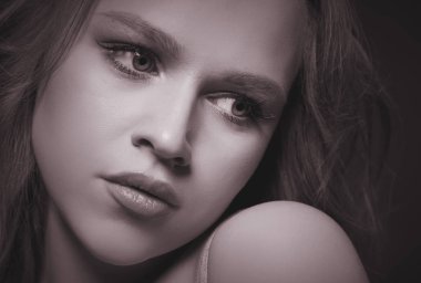 Bronz tenli güzel kadınlar. Temiz cilt - siyah üzerine izole