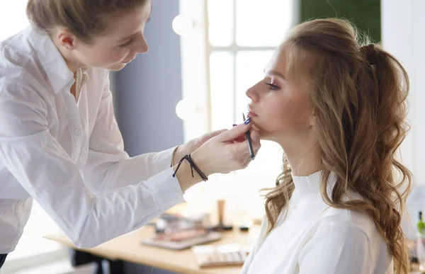 Beautiful young model woman getting fashion make-up — 스톡 사진