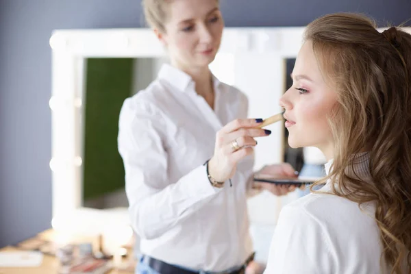 Beautiful young model woman getting fashion make-up — Stock Photo, Image