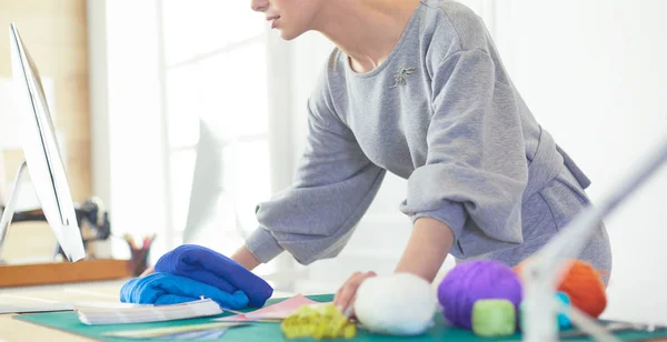 Woman designer in workshop looking at laptop — Stock Photo, Image