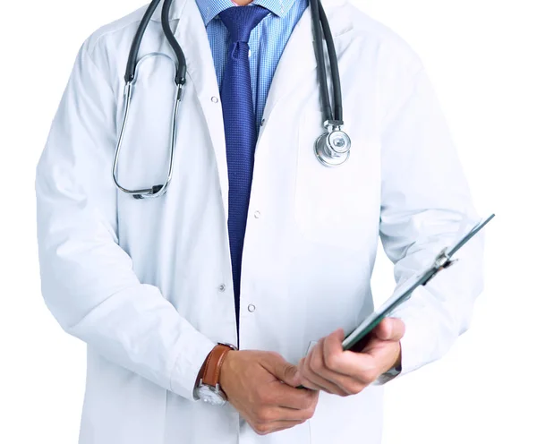 Médico masculino em pé com pasta, isolado em fundo branco — Fotografia de Stock