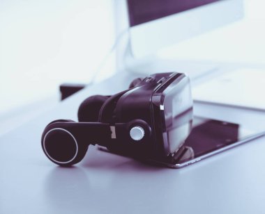 Bilgisayarlı sanal gerçeklik gözlükleri. İş. 3D teknoloji