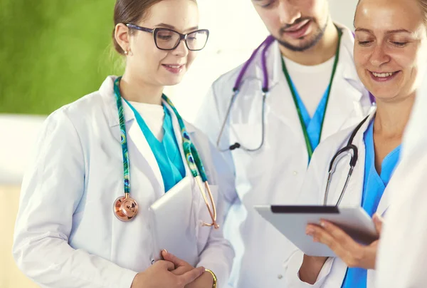 Group of doctors and nurses standing in the hospital room — Stock Photo, Image