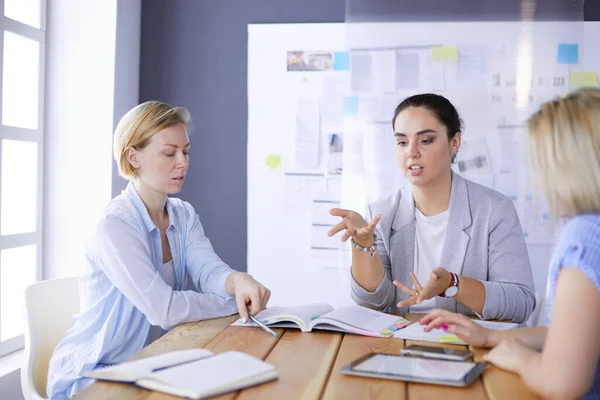 Young people studying with books on desk. Beautiful women and men working together. — Stock Photo, Image