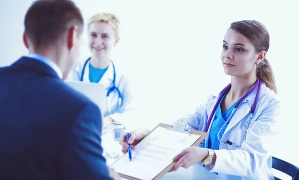 Women doctor and patient sitting at the desk in hospital. Women doctor — Stock Photo, Image