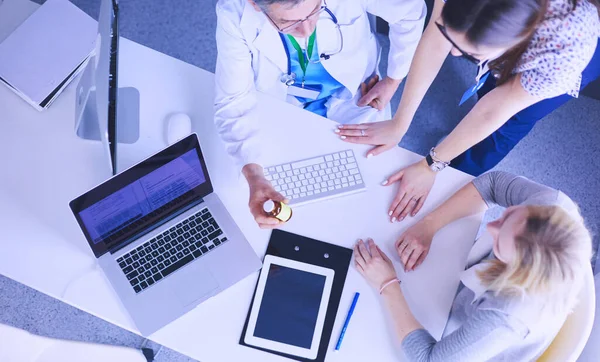 Doctor and patient discussing something while sitting at the table . Medicine and health care concept — Stock Photo, Image