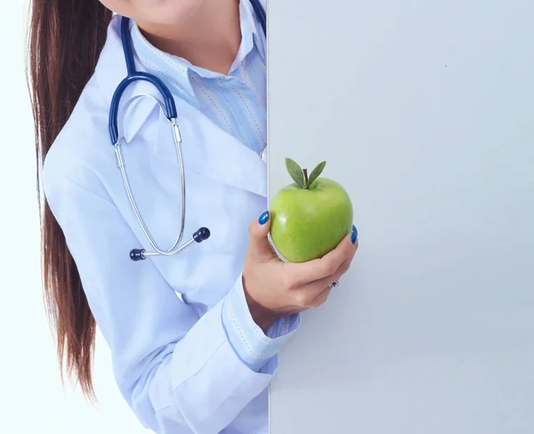 Usmívající se doktor s jablkem a prázdným praporem. Ženský doktoři. — Stock fotografie