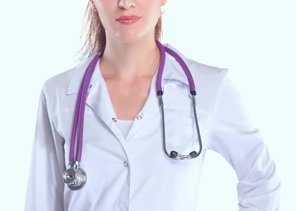 Portrait de jeune femme médecin avec manteau blanc debout à l'hôpital — Photo