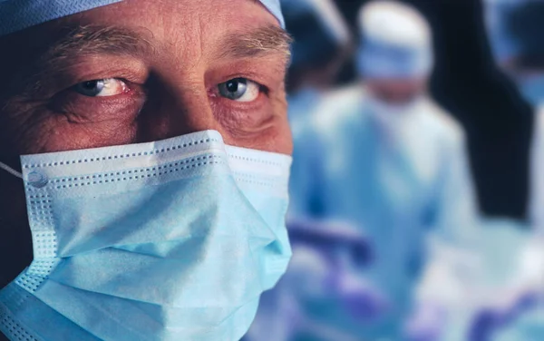 Team surgeon at work in operating — Stock Photo, Image