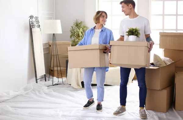 Couple holding boxes for moving the hands and looking inside box — Stock Photo, Image