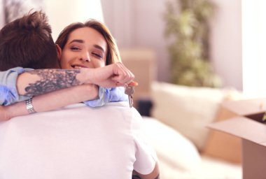 Yeni evimizde mutlu bir çiftin portresi