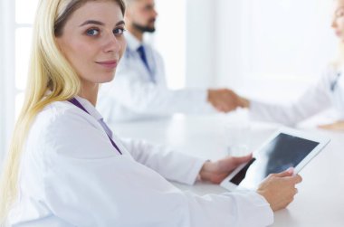 İstişare klinikte sahip hekimlerin